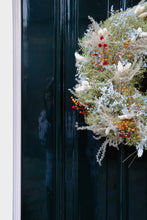 Load image into Gallery viewer, KERSTKRANS ‘CHRISTMAS IS COMING’