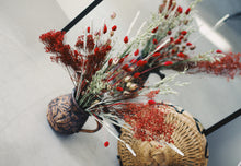 Load image into Gallery viewer, Dried flowers arrangement red 