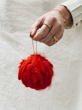 Afbeelding in Gallery-weergave laden, CHRISTMAS BALL FLUFFY RED
