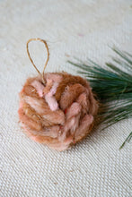 Afbeelding in Gallery-weergave laden, CHRISTMAS BALL FLUFFY PINK