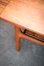 Afbeelding in Gallery-weergave laden, teak and rattan coffee table
